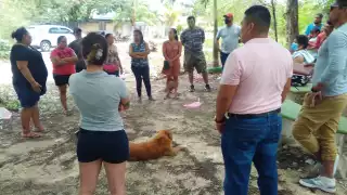 Los vecinos de la colonia Cristo Rey en Playa del Carmen revelaron que llevan más de dos años esperando tener servicios públicos como agua potable y energía eléctrica