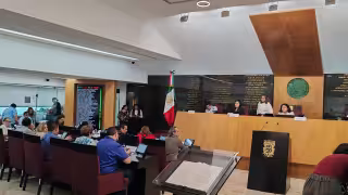 Revisar el celular y prohibir amistades ya no son simples celos: Campeche reconoce violencia en el noviazgo