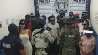Los detenidos podrían enfrentar cargos por asociación delictuosa entre otros delitos tras su aprehensión en Playa del Carmen