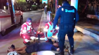 De la caída, la persona terminó con una herida en la cabeza la cual sangraba