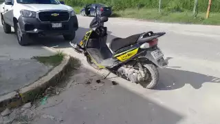  Motociclista termina lesionado tras ser embestido por auto que le cortó el paso en Escárcega