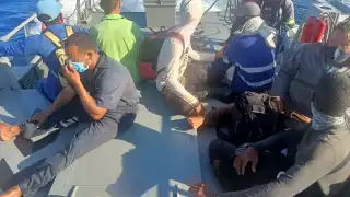 Rescatan a 21 balseros cubanos al Norte del Puerto de Progreso