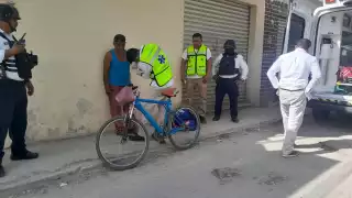 Combi de pasajeros arrolla a ciclista y se da a la fuga en Escárcega