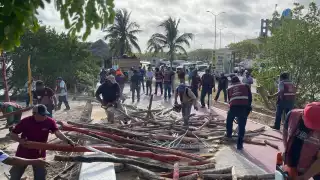 Rescatan espacio federal invadido en el malecón de Campeche; retiran chozas y toneladas de basura