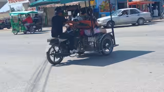 Mototaxis suben tarifas hasta 40 pesos en Escárcega sin autorización y desatan inconformidad