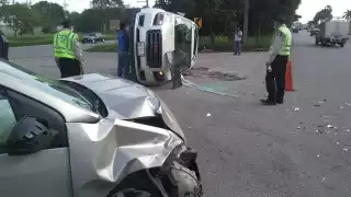 No se reportaron personas lesionadas a pesar de lo aparatoso del accidente