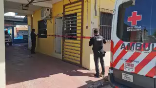 El propietario solicitó el permiso de la esposa a la que mantuvo en la línea telefónica todo el tiempo para ingresar con un duplicado de llaves al apartamento y esta le autorizó