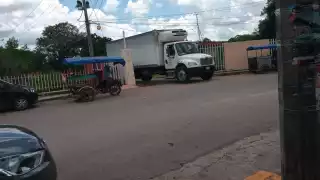 Normalistas secuestran carros de galletas, refrescos y carne en Campeche