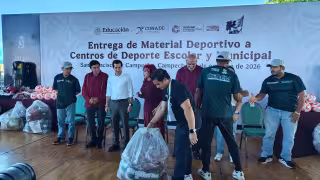 Rommel Pacheco entrega 2 mil 200 kits deportivos en Campeche; llegarán a escuelas, albergues y penales