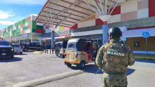 Activan Código Rojo por sujeto agresivo que alteró el orden en supermercado de Cancún