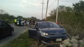 Uno de los autos se salió del camino