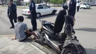 Automovilista lesiona a motociclista tras choque en Carrillo Puerto