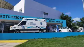 El paciente bajó de la camilla y pidió a sus familiares que le acercaran su automóvil