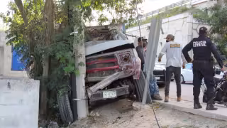 El camión terminó estrellándose