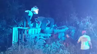 Volcadura en avenida 38 de Playa del Carmen deja un lesionado