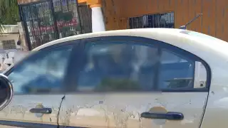 El coche fue retirado de la avenida principal de José María Morelos luego de que se reportara la aparición de un mensaje amenazador en sus cristales