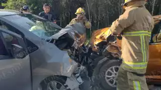 Los heridos luego del accidente automovilístico en la carretera federal Cancún-Mérida fueron llevados a hospitales cercanos para su atención