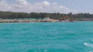Pese a la inconformidad de ambientalistas y pescadores de la zona, la construcción de la marina de Xcaret en Playa del Carmen, avanza