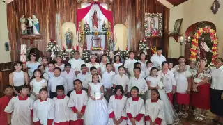 Fueron decenas de niños que realizaron su primera comunión en Sabancuy