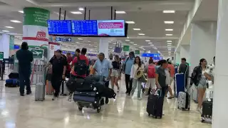 Hay vuelos retrasados y cancelados en el aeropuerto de Cancún