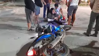 Un motociclista le dio alcance al conductor y logró quitarle la llave del auto