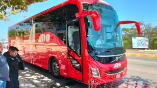 Detienen a dos hombres en Playa del Carmen por asaltar a pasajeros de un camión de ADO