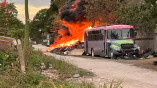 Incendio en un predio de la colonia Industrial de Playa del Carmen genera pánico entre los vecinos