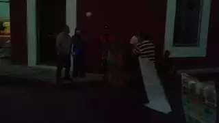 Vecinos cierran vialidad del centro de Mérida ante falta de servicio eléctrico: VIDEO