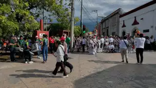 Claudia Sheinbaum fue recibida por decenas de pobladores de Motul