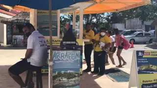 La terminal naviera de Playa Tortugas se encontraba con poca afluencia de personas a pesar de ser domingo. Fotos:  Karla Cauich