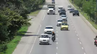 El conductor atropelló a una pareja que viajaba en una motocicleta en el Periférico de Mérida