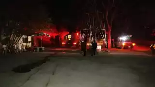 El cuerpo de bomberos controló las llamas