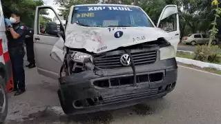 La combi de la ruta Molas-Mérida resultó con graves daños