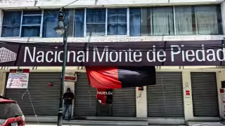 Trabajadores de Monte de Piedad en Carmen esperan fallo clave tras 7 meses de conflicto