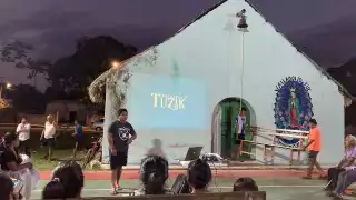 El proyecto consta de más de 100 fotografías, la más antigua data de 1954