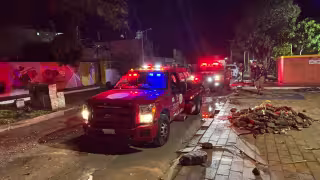 Incendio consume negocio en el mercado Nuevo Chechén de Ciudad del Carmen; investigan cortocircuito