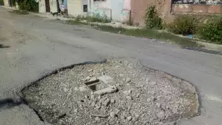 Los baches en colonias de Kanasín han causado accidentes automovilísticos