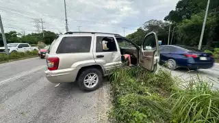 Camioneta impacta a peatón sobre carretera federal 307, a la altura del puente de Puerto Morelos