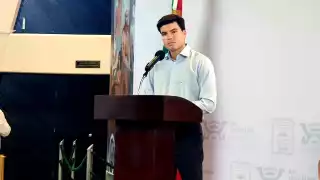 El diputado aseguró que actualmente no existe un tabulador de compensaciones. Foto: Gabriel E. Manzanilla