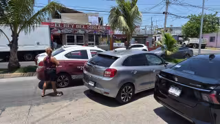 Iba de reversa para estacionarse y provocó un fuerte choque en Ciudad del Carmen