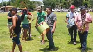 Al ritmo de la charanga, reparten palcos en Sinanché para fiesta patronal