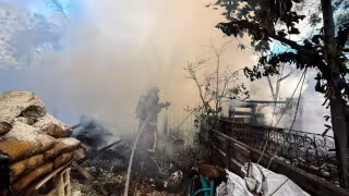 Bomberos de Cancún sofocan un incendio en una casa habitación de la SM 237 