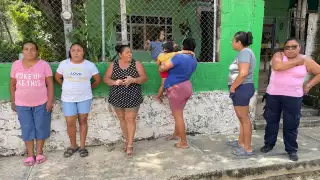 Vecinos de Hopelchén cumplen 18 horas sin luz y acusan indiferencia de la CFE 