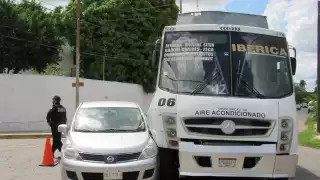 La conductora intentó ganarle el paso al camión sin medir su distancia