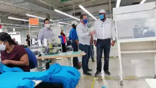 Esteban Abraham Macari visitó una fábrica de telas y prendas de vestir