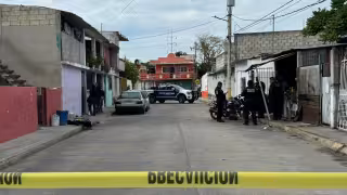 Atacan a balazos a un hombre mientras trabajaba en un taller en Ciudad del Carmen