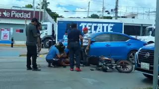 Conductor imprudente impacta a una pareja de motociclistas en Campeche