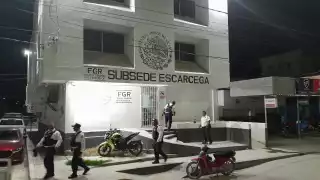 Los tres hombres iban armados cuando vigilaban a una camioneta con migrantes en Escárcega