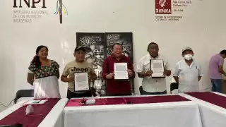 La firma del convenio se realizó en la radio local.