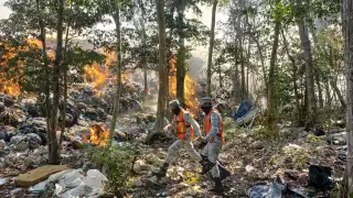 Sofocan incendio en el relleno sanitario de Tulum